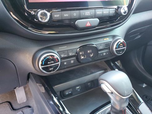 Certified 2025 Kia Soul GT-Line image 21