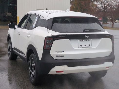 Used 2025 Nissan Kicks SV image 5