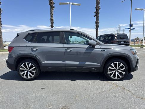 Used 2022 Volkswagen Taos SE image 3
