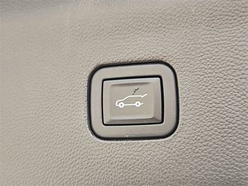 Used 2020 Buick Enclave Essence w/ Sound and Sites Package image 16