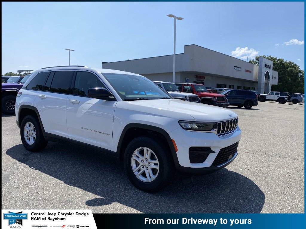 Used 2023 Jeep Grand Cherokee Laredo w/ Luxury Tech Group I AWD/4WD image 1