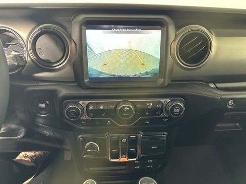Used 2023 Jeep Wrangler Unlimited w/ Sun & Screen Package image 22