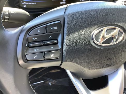 Used 2025 Hyundai Venue SEL FWD image 21