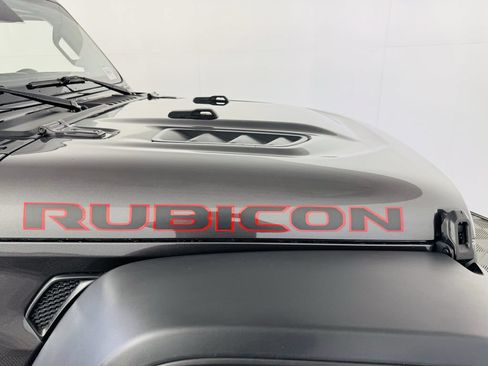 Used 2025 Jeep Wrangler Unlimited Rubicon w/ Convenience Group AWD/4WD image 28