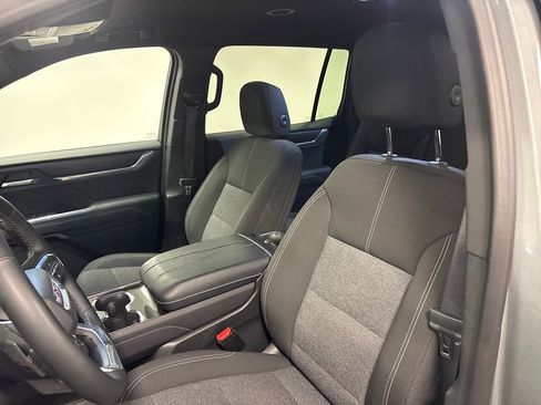 Used 2025 GMC Acadia Elevation image 27