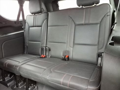 Used 2021 Chevrolet Suburban RST w/ Luxury Package image 15