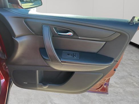 Used 2017 Chevrolet Traverse LT image 13