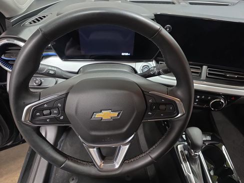 Used 2024 Chevrolet Trax LT w/ Driver Confidence Package image 17