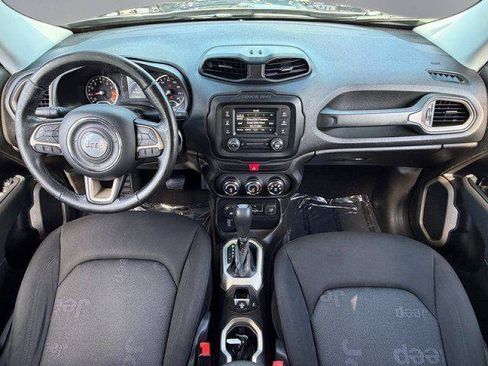 Used 2017 Jeep Renegade Latitude AWD/4WD image 3