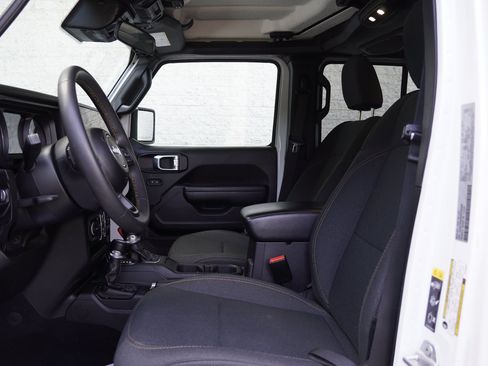 Used 2024 Jeep Wrangler Unlimited AWD/4WD image 14