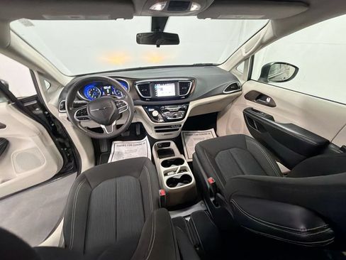 Used 2022 Chrysler Voyager LX FWD image 19