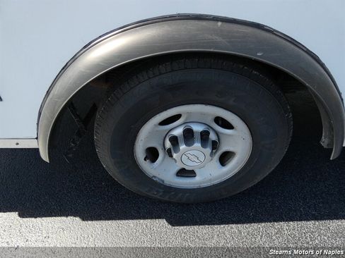 Used 2017 Chevrolet Express 3500 image 33