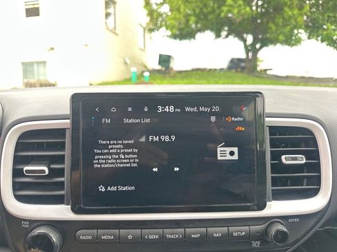Used 2025 Hyundai Venue Limited FWD image 17