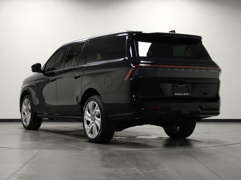 Used 2025 Lincoln Navigator L Black Label AWD/4WD image 6