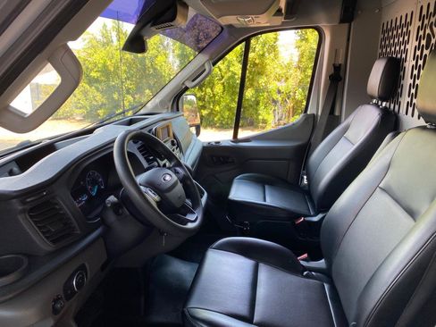 Used 2020 Ford Transit 250 Medium Roof RWD image 25