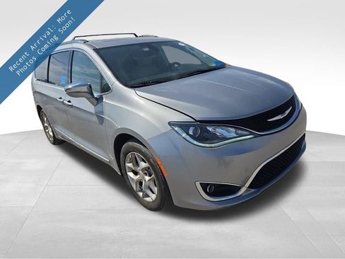 Used 2020 Chrysler Pacifica Limited image 1