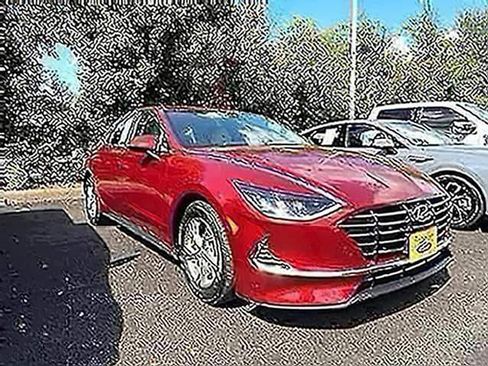 Used 2023 Hyundai Sonata SE FWD image 2