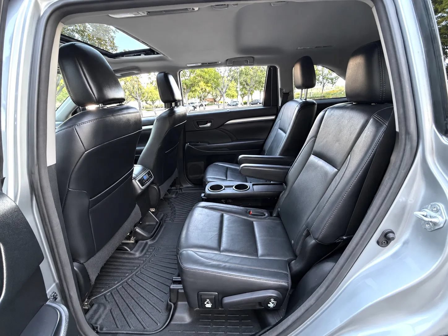 Used 2016 Toyota Highlander XLE FWD image 11