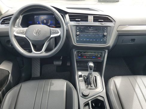 Used 2023 Volkswagen Tiguan SE w/ Panoramic Sunroof Package AWD/4WD image 27