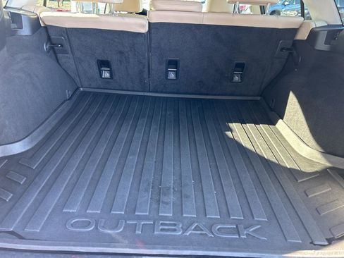 Used 2018 Subaru Outback 2.5i Limited image 10