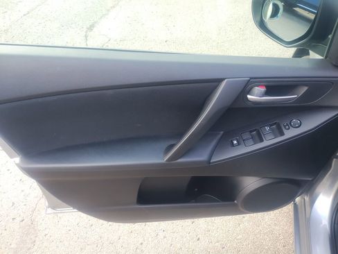 Used 2013 MAZDA MAZDA3 i SV FWD image 15