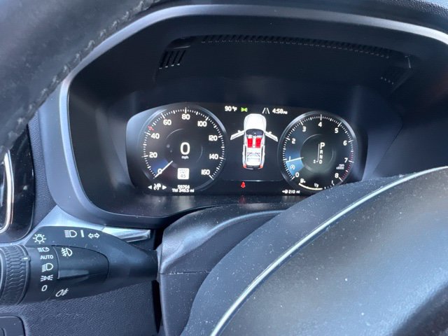Used 2018 Volvo XC60 T6 Momentum w/ Convenience Package AWD/4WD image 5