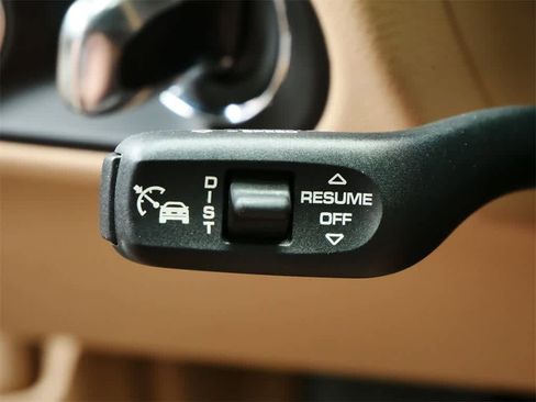 Used 2025 Porsche Macan image 26