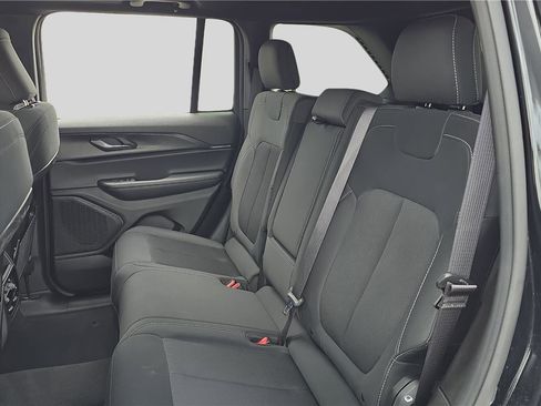 Used 2025 Jeep Grand Cherokee Laredo X AWD/4WD image 15