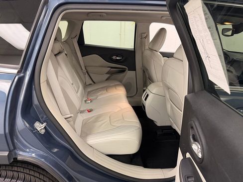 Used 2020 Jeep Cherokee Limited FWD image 14