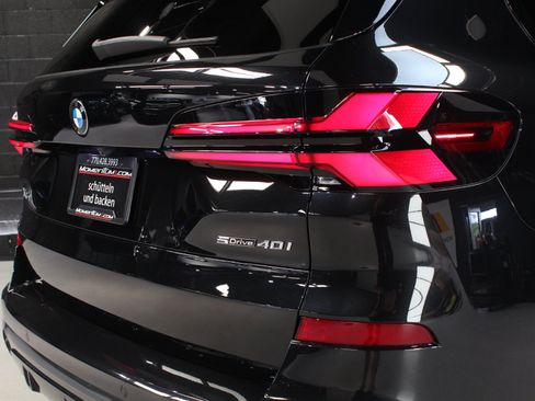 Used 2025 BMW X5 sDrive40i w/ M Sport Package RWD image 14