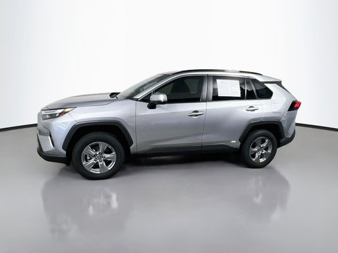 Used 2025 Toyota RAV4 XLE AWD/4WD image 9