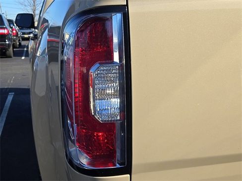 Used 2022 GMC Canyon AT4 image 7