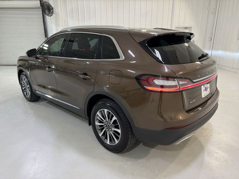 Used 2022 Lincoln Nautilus FWD w/ Premium Package image 25