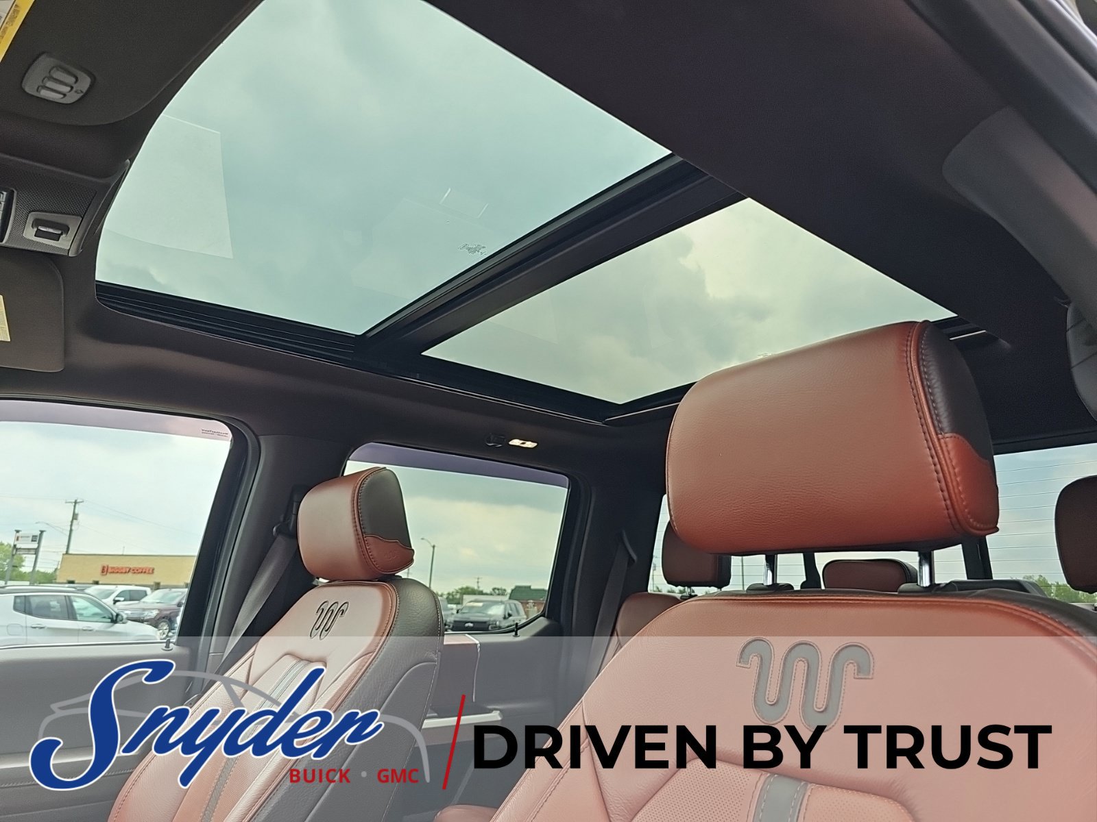 Used 2022 Ford F350 King Ranch w/ King Ranch Ultimate Package AWD/4WD image 13