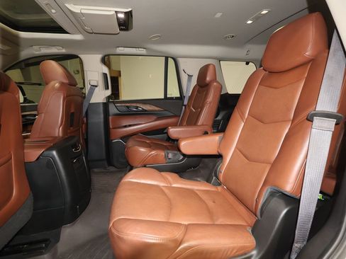 Used 2016 Cadillac Escalade Premium image 16
