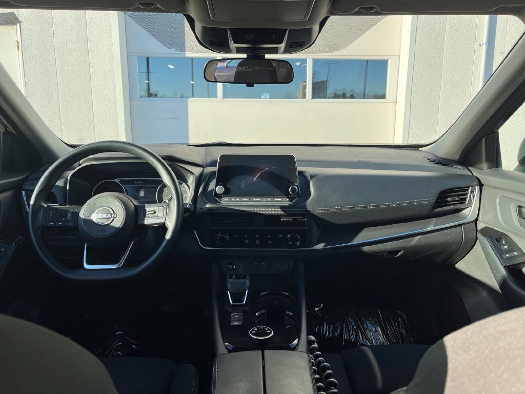 Used 2024 Nissan Rogue S AWD/4WD image 13