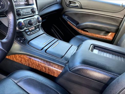 Used 2019 Chevrolet Suburban Premier image 16