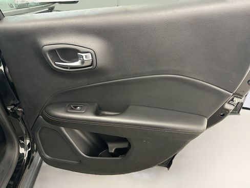 Used 2018 Jeep Compass Limited AWD/4WD image 31