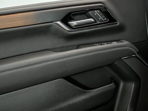 New 2026 GMC Yukon Denali w/ Sun & Power Step Package image 5