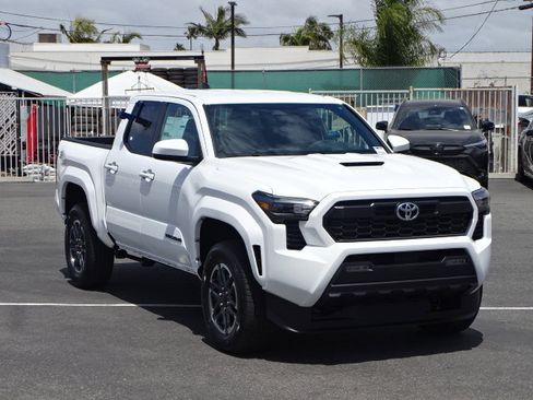 New 2025 Toyota Tacoma TRD Sport image 2