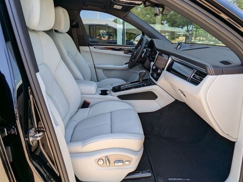 Used 2025 Porsche Macan Turbo image 25