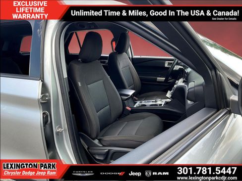 Used 2023 Ford Explorer XLT AWD/4WD image 29