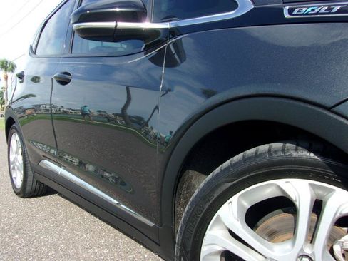 Used 2020 Chevrolet Bolt LT FWD image 9