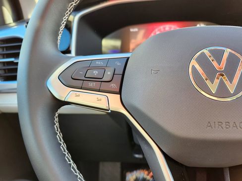 New 2026 Volkswagen Taos SE image 9