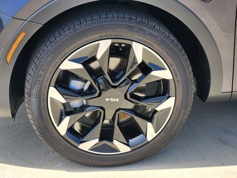 Used 2025 Kia Sorento EX FWD image 12