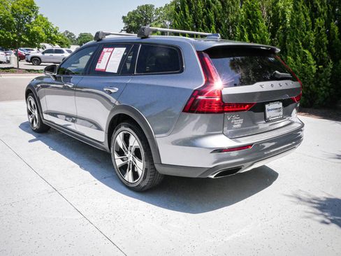 Used 2021 Volvo V60 T5 Cross Country AWD/4WD image 8