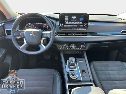 Used 2023 Mitsubishi Outlander SE AWD/4WD image 16