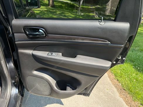 Used 2019 Jeep Grand Cherokee Overland AWD/4WD image 39