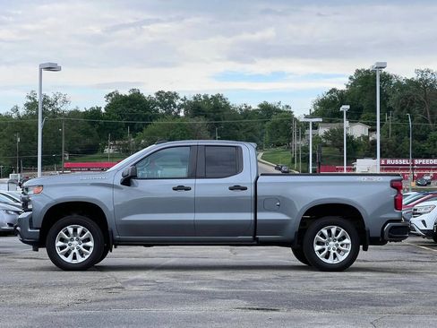 Used 2020 Chevrolet Silverado 1500 Custom w/ Custom Value Package AWD/4WD image 4