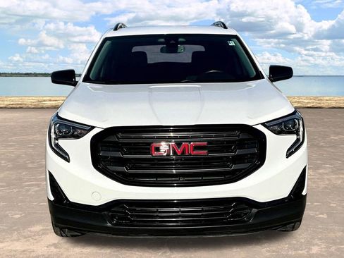 Used 2020 GMC Terrain SLE w/ Driver Convenience Package image 2